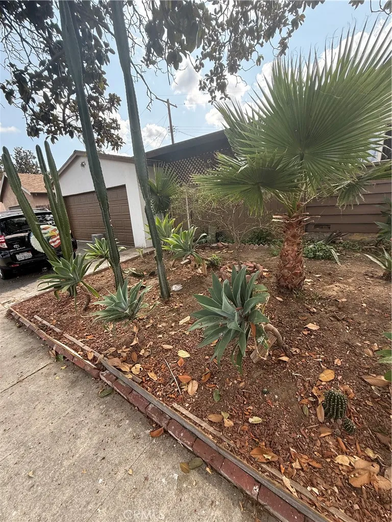 7663 Willis Ave, Van Nuys, California 91405 home-pic-1